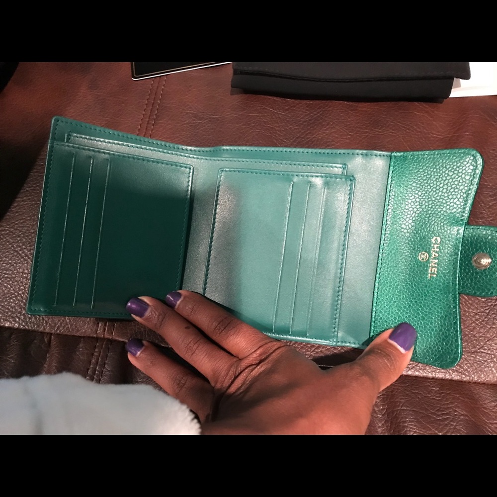 Chanel Emerald Green Wallet - Picture 3 of 7